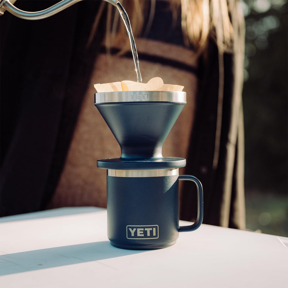 Plusieurs YETI Rambler empilées économisant de l'espace de rangement