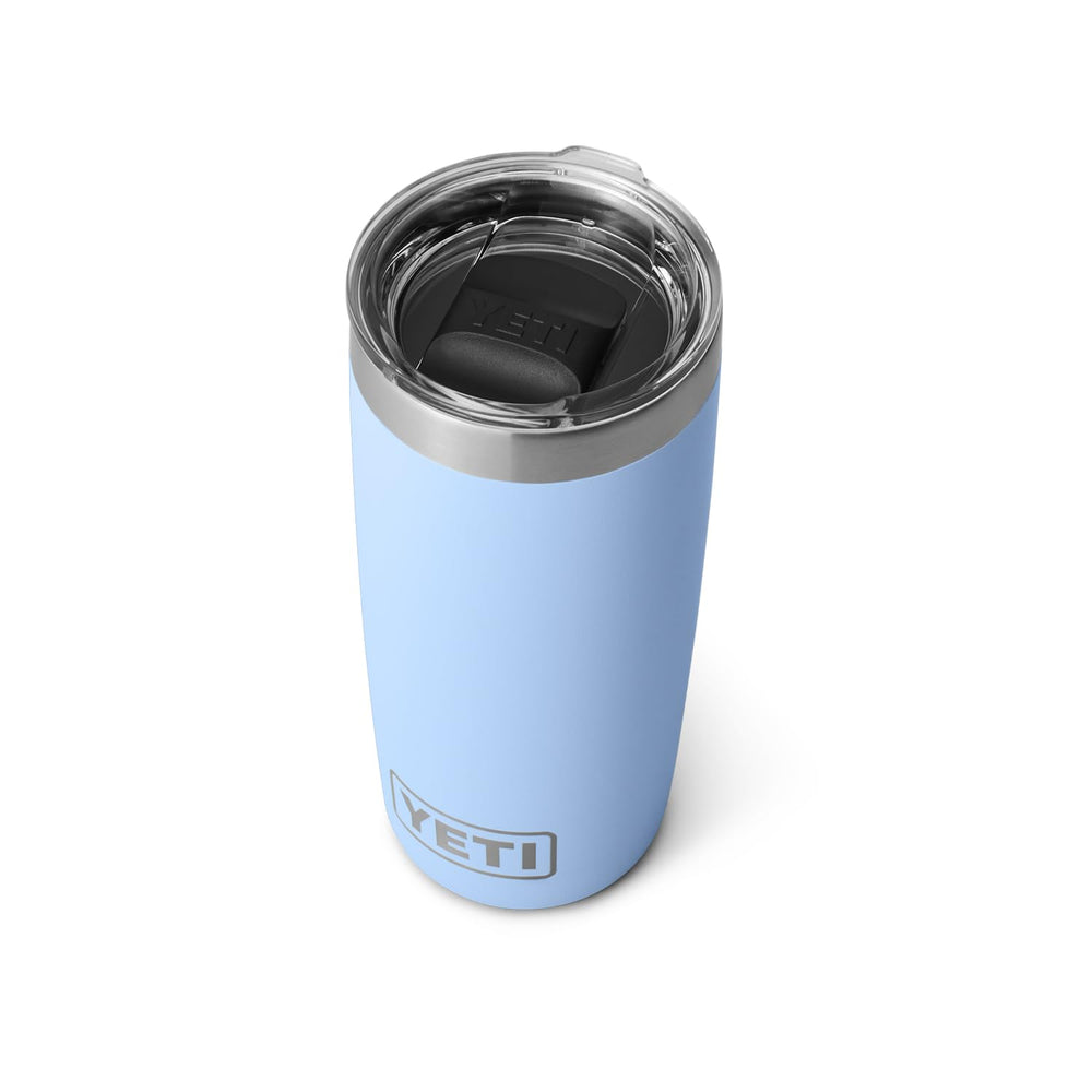 YETI Rambler face avant montrant la finition Big Sky Blue et durabilité