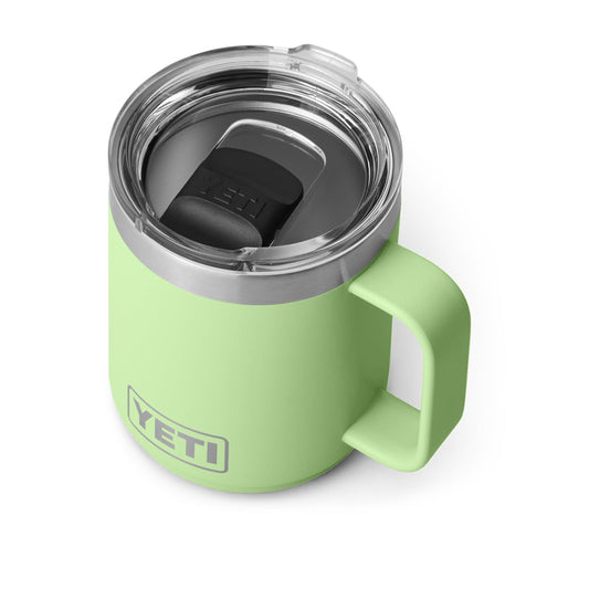 YETI Rambler montrant la face avant et la couleur Key Lime, design résistant