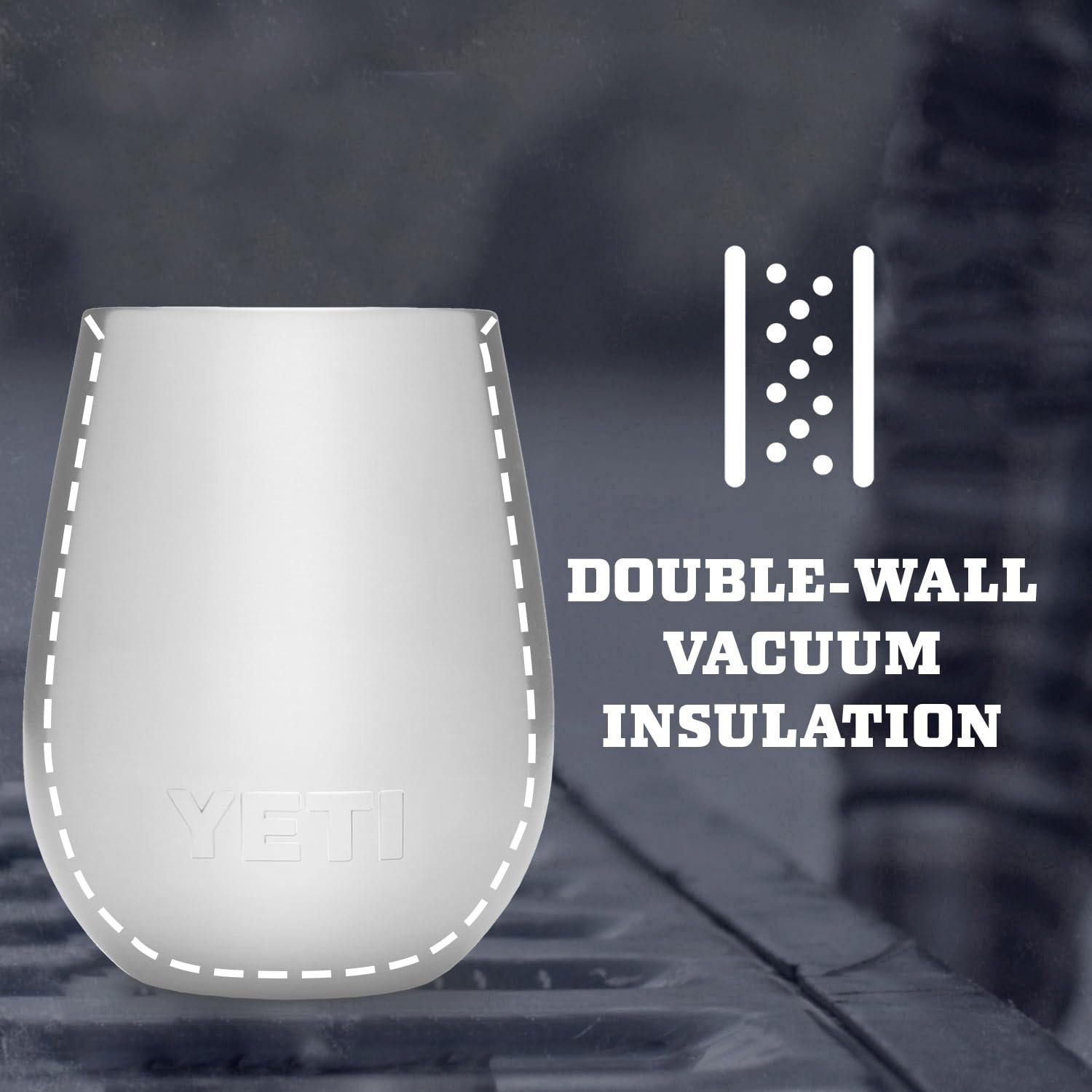 YETI Rambler tenu en main montrant format compact et facilité de transport