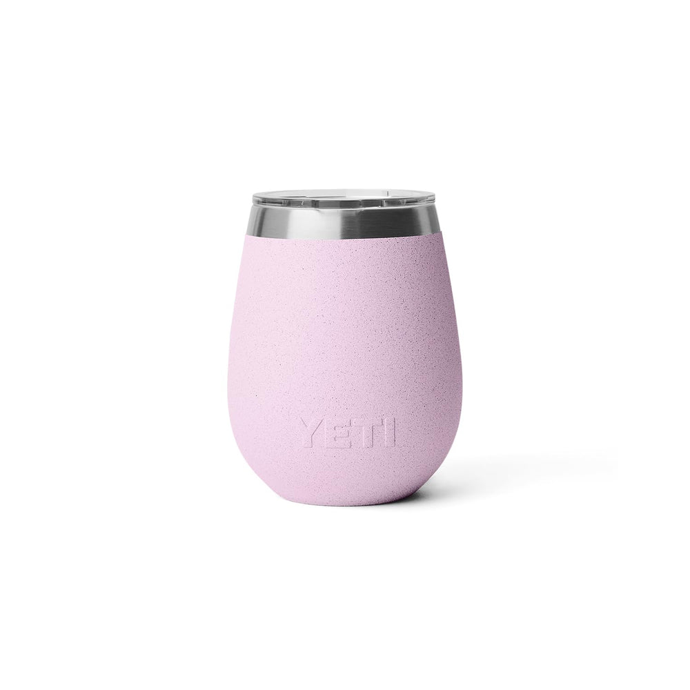 YETI Rambler posé lors d'un pique-nique montrant usage extérieur fiable