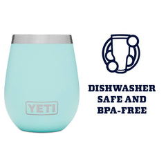 YETI Rambler 10 oz Seafoam à côté d'un smartphone pour comparer la taille compacte