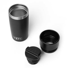 YETI Rambler dans porte-gobelet prouvant compatibilité et gain de place