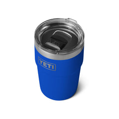 YETI Rambler couvercle MagSlider gros plan facile à ouvrir et réduire éclaboussures