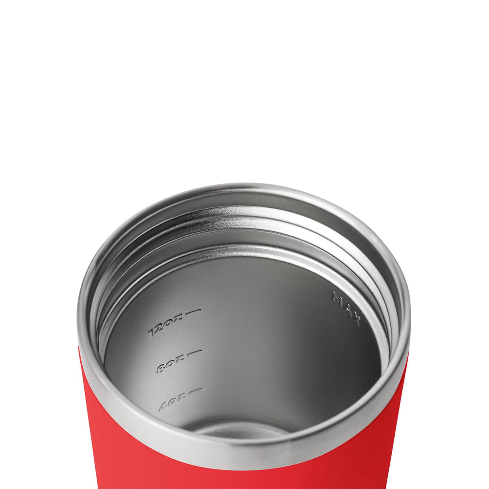 YETI Rambler en main pour évaluer l'échelle et confort de transport
