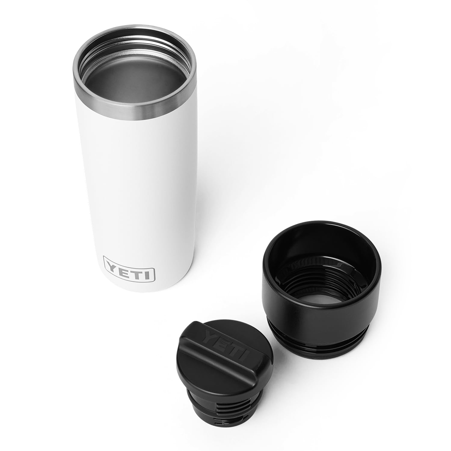 YETI Rambler profil dans un porte-gobelet démontrant la compatibilité voiture