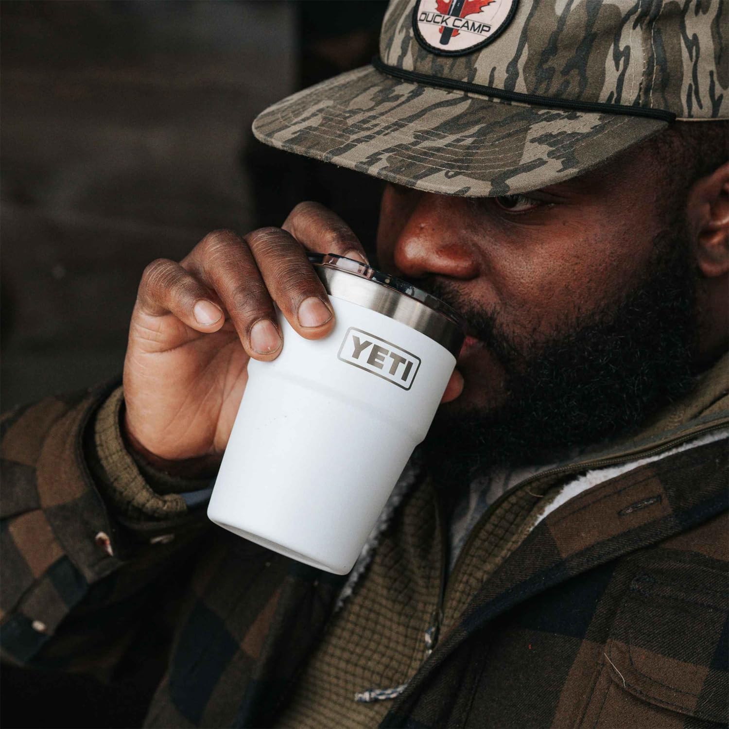 YETI Rambler versement boisson froide démontre conservation fraîcheur prolongée