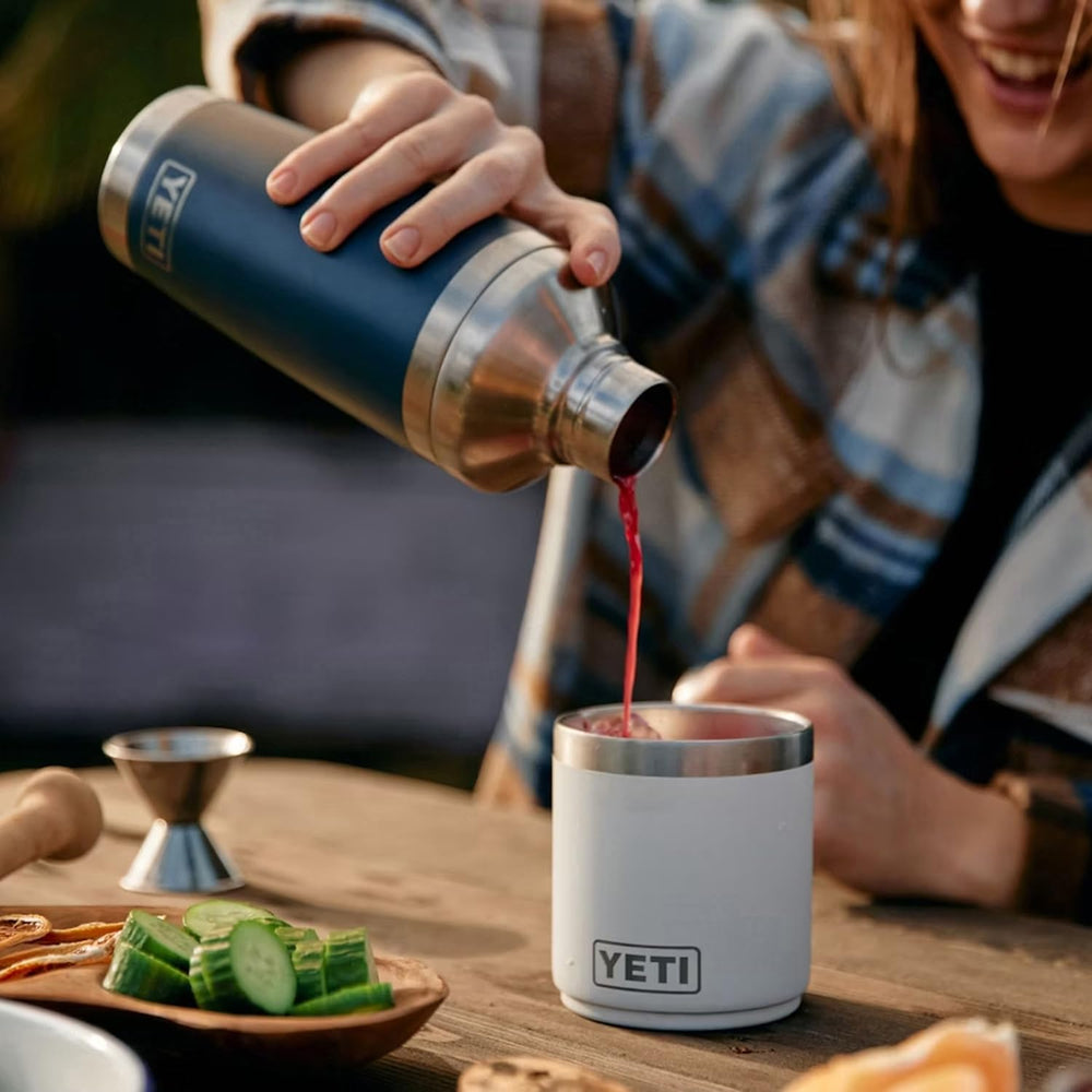 YETI comparaison de taille 20 oz montrant portabilité et volume utile