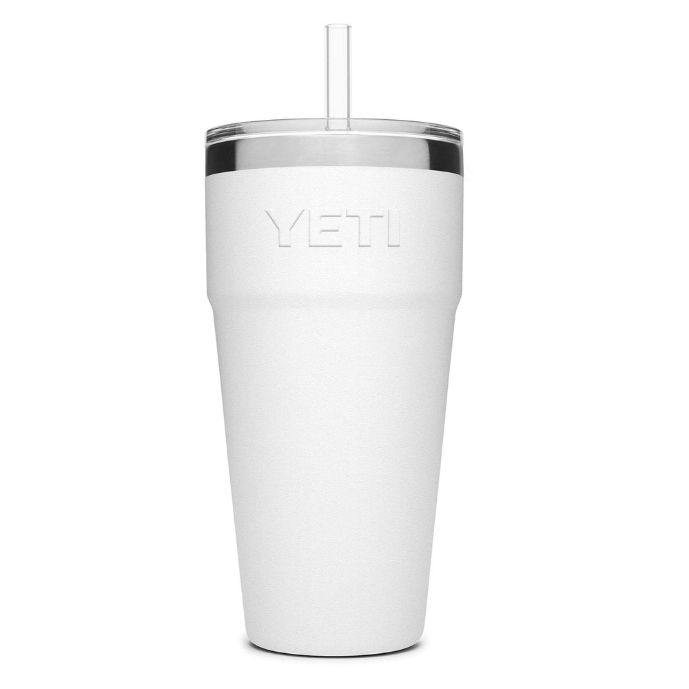 YETI Rambler à côté d'une bouteille, montre l'adaptation aux porte-gobelets