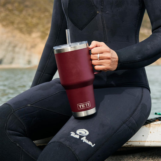 YETI Rambler gros plan poignée ergonomique pour prise sécurisée