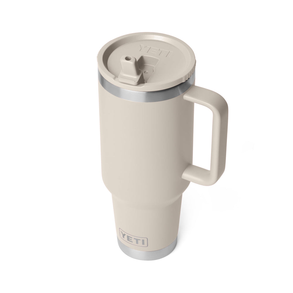 YETI Rambler comparaison taille dans une main, grande capacité pratique