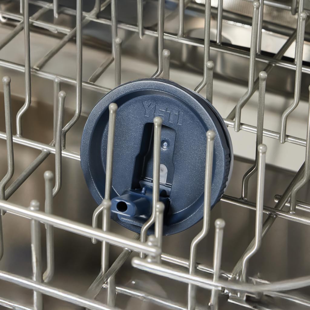 YETI Rambler utilisé en randonnée, garde la boisson froide des heures