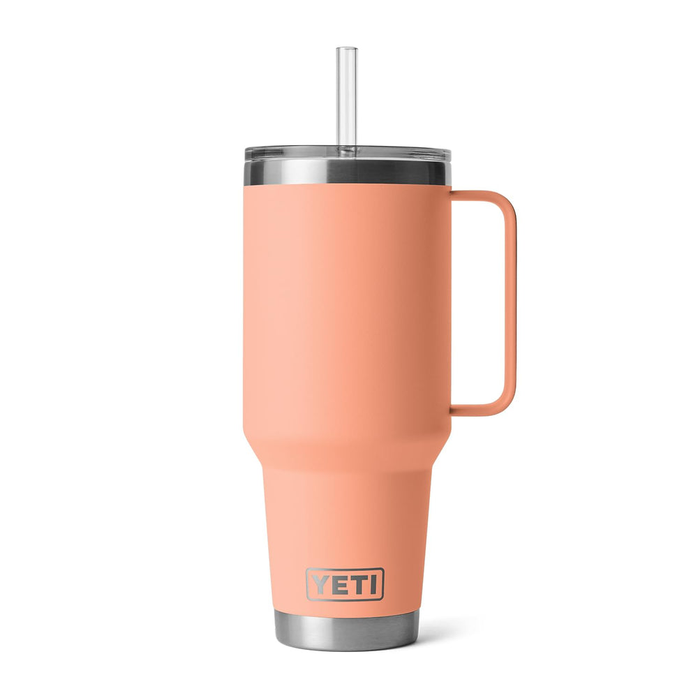 YETI rambler couvercle paille gros plan facilitant la boisson en déplacement