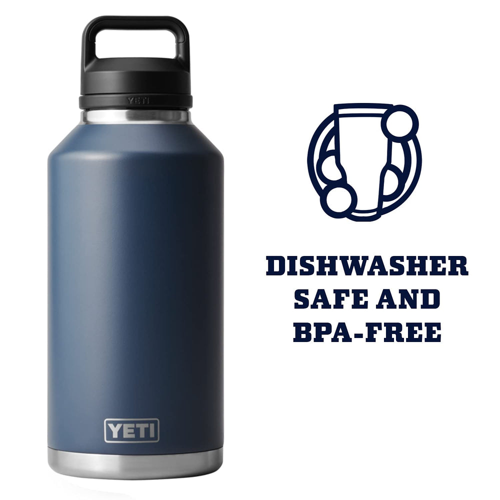 YETI Rambler à côté d'une bouteille pour comparaison d'échelle pratique