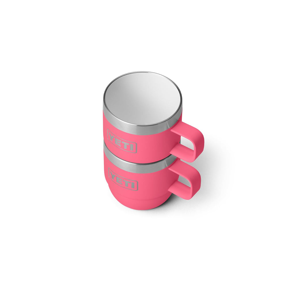 YETI tasse en camping sur table, robuste pour l'extérieur