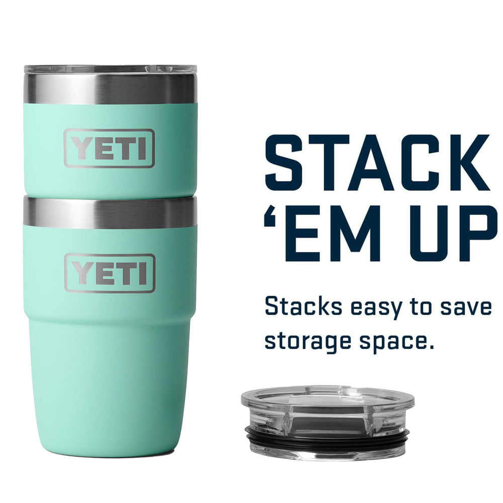 YETI Rambler empilé sur d’autres tasses pour gain de place au comptoir