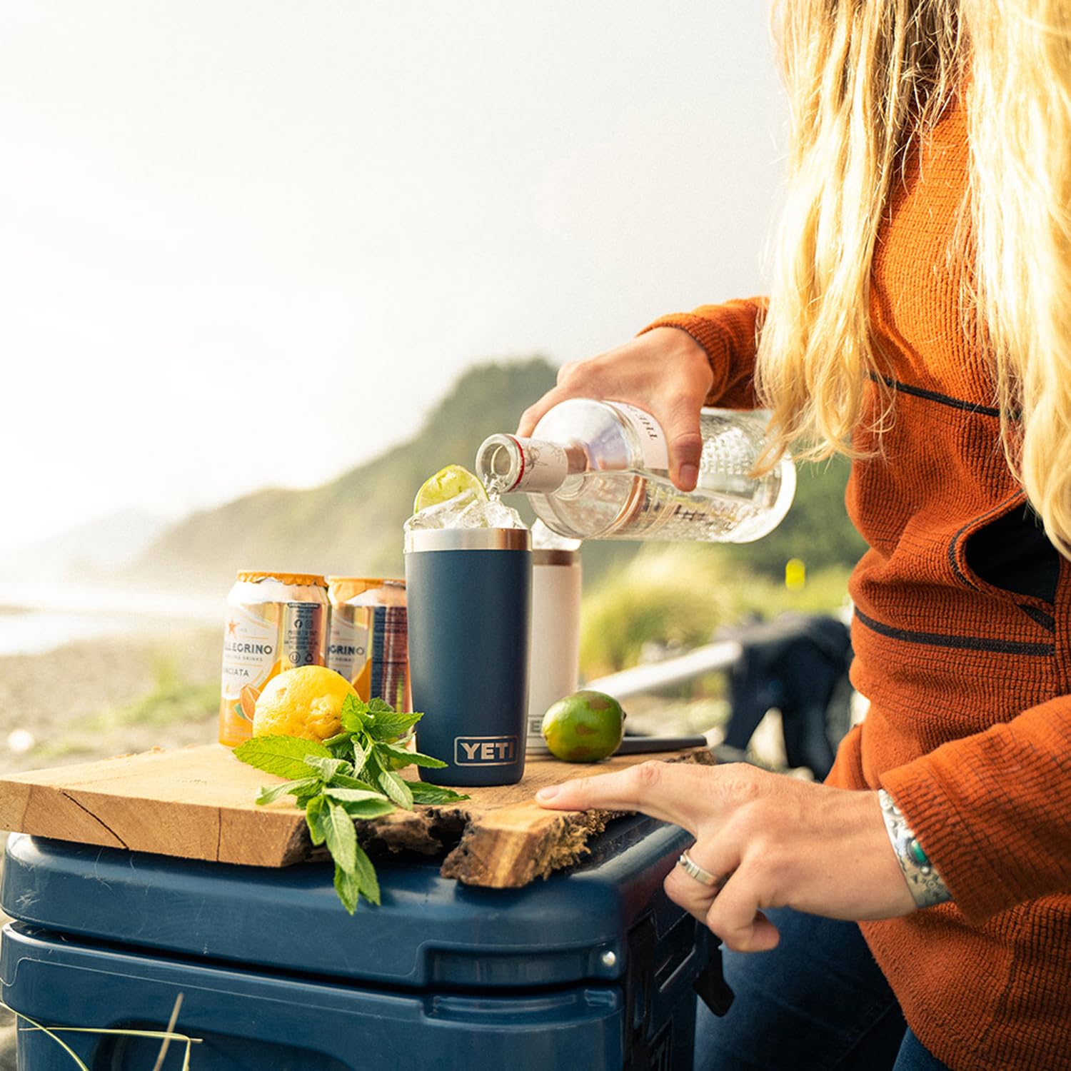 YETI Rambler placé dans porte-gobelet de voiture pour transport sûr