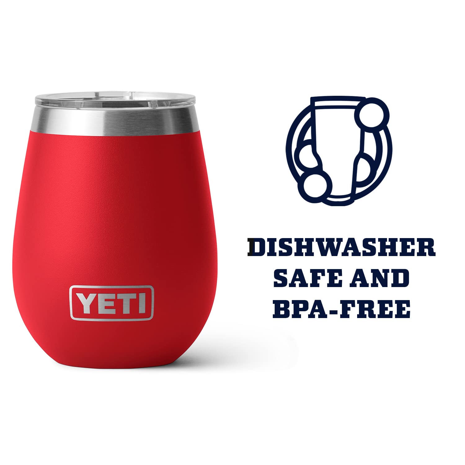 Gobelet YETI Rambler tenu en main lors d’une sortie extérieure pour boire confortablement