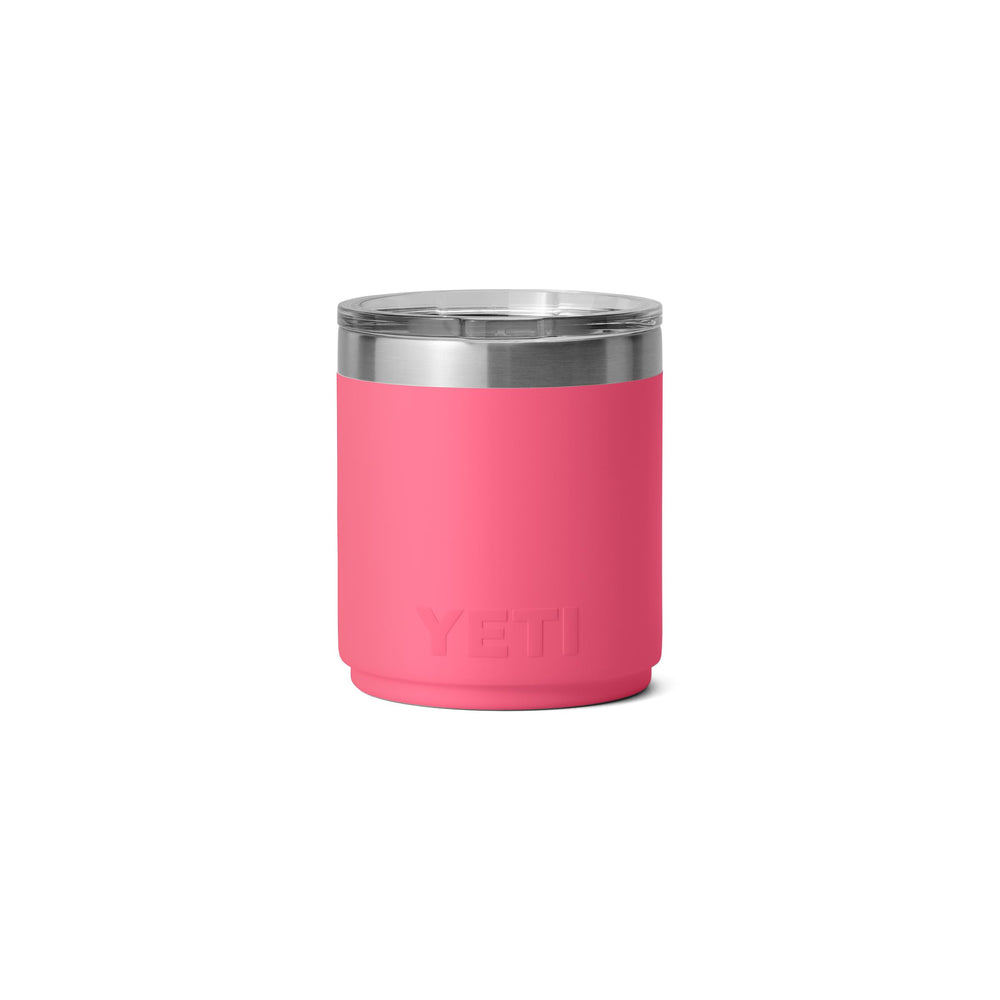 YETI Rambler Lowball comparaison taille avec main pour échelle