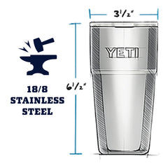 Plusieurs YETI Ramblers empilés Rescue Red pour un rangement compact pratique