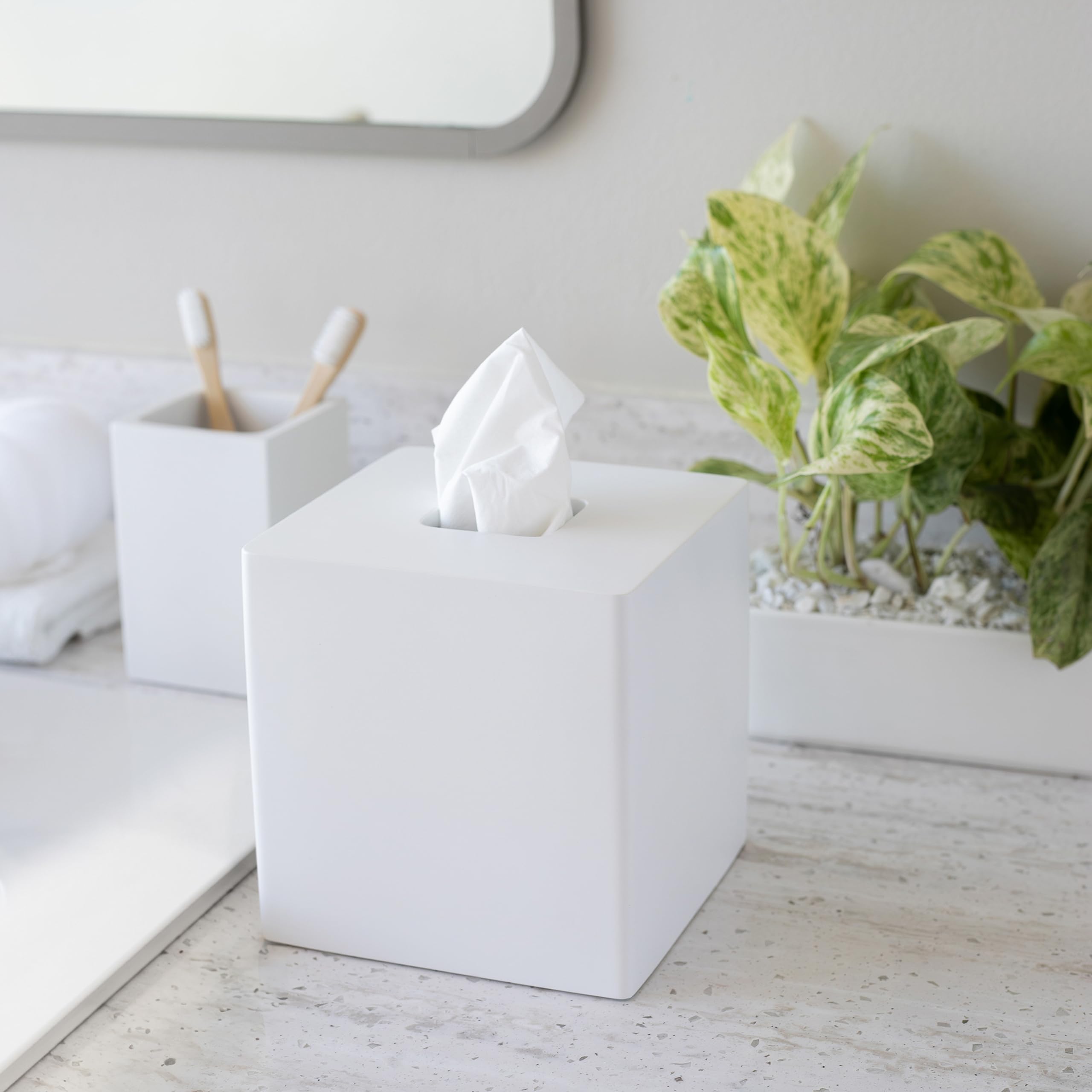 YEW DESIGN comparaison d’échelle avec objet, montre dimensions pratiques