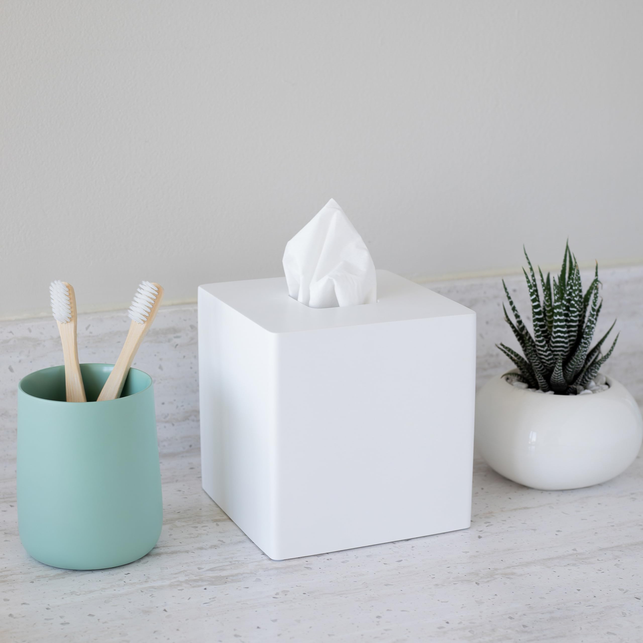 YEW DESIGN housse posée en salle de bain, harmonise et stylise l’espace