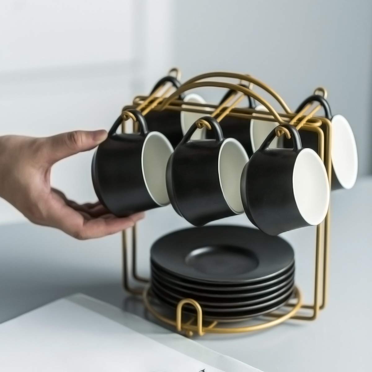 YHOSSEUN mise en scène sur table dejeuner apportant style et fonctionnalité