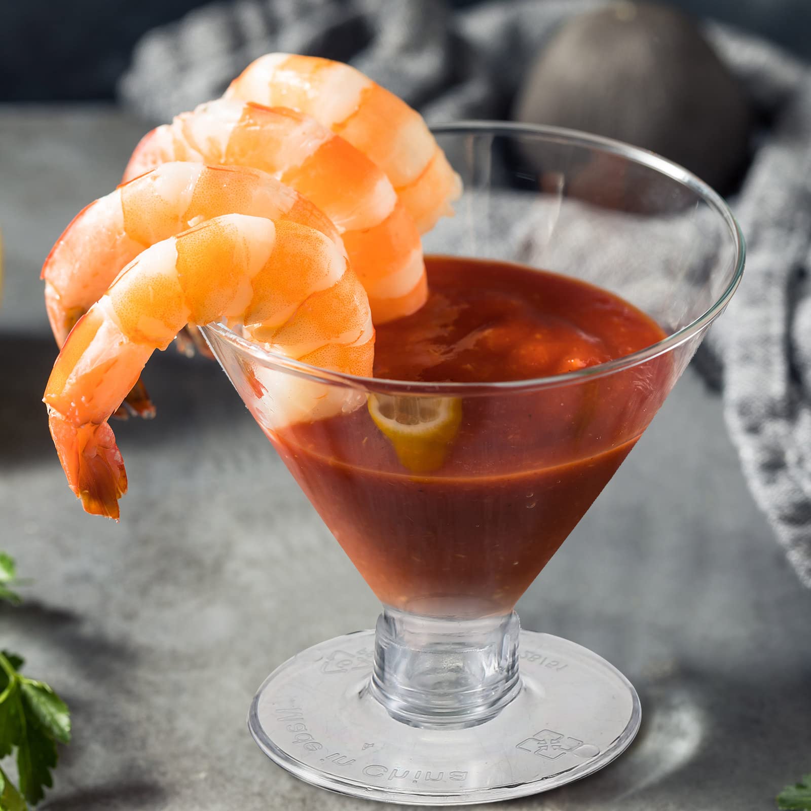 Yinkin verres martini disposés sur table de fête pour buffet pratique