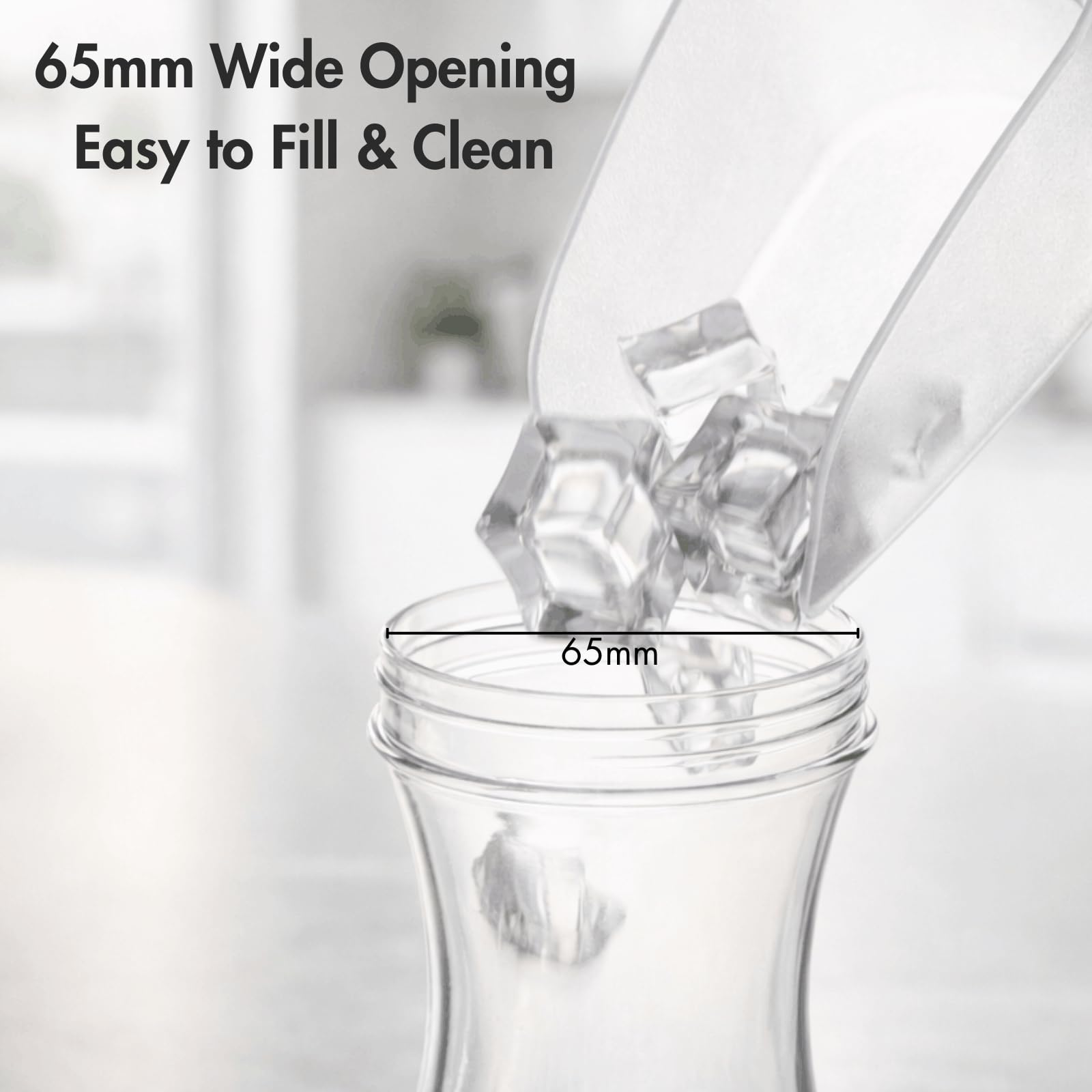 YOUEON carafe en usage lors d’un pique-nique pour servir jus et boissons froides