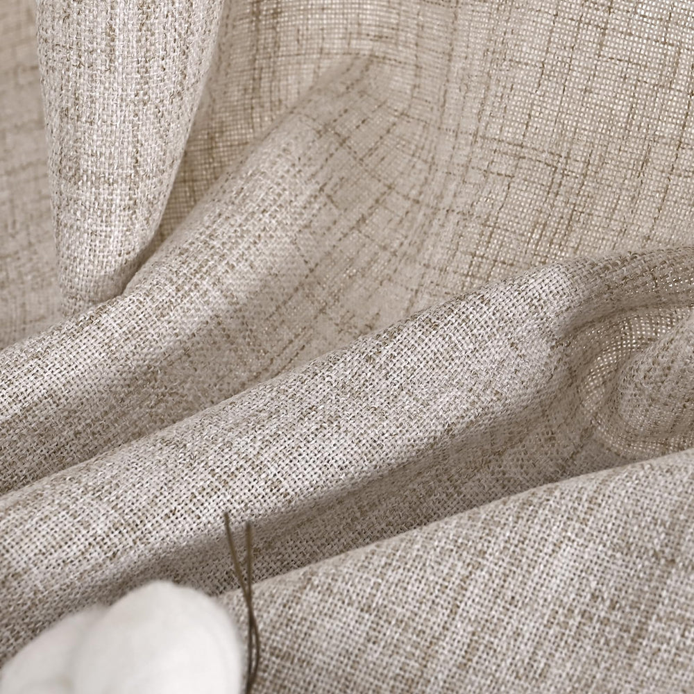 YoungsTex salon stylé avec rideaux créant atmosphère cosy et accueillante