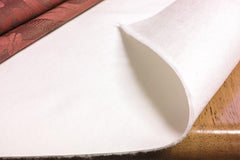 Yourtablecloth vue de face du protège-table blanc protégeant la table