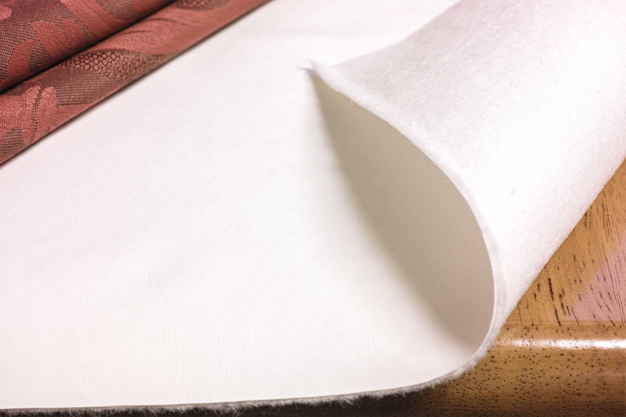 Yourtablecloth vue de face montrant la protection complète et finition blanche élégante