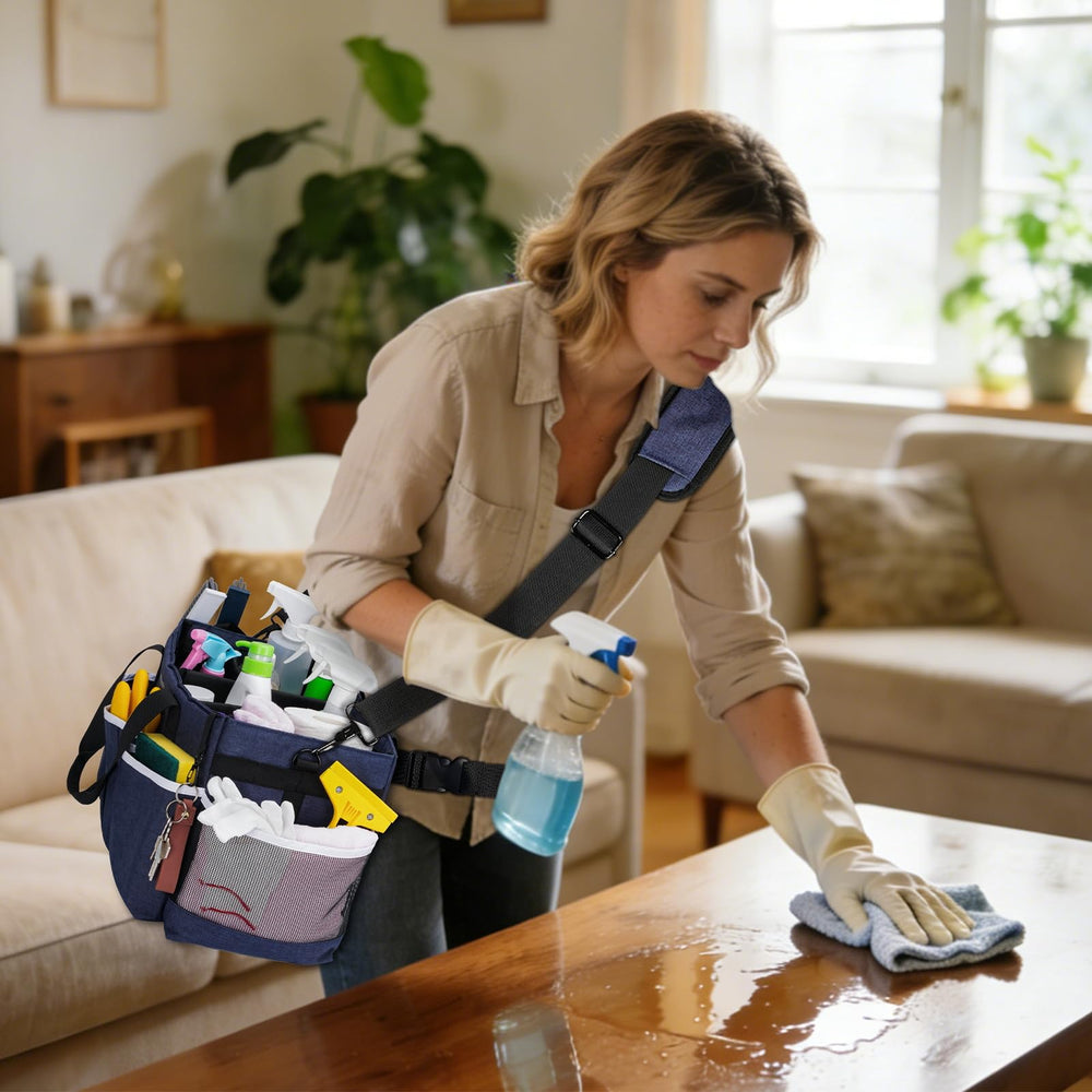 Ytonet en situation ménage transportant bouteilles et outils pour gain de temps