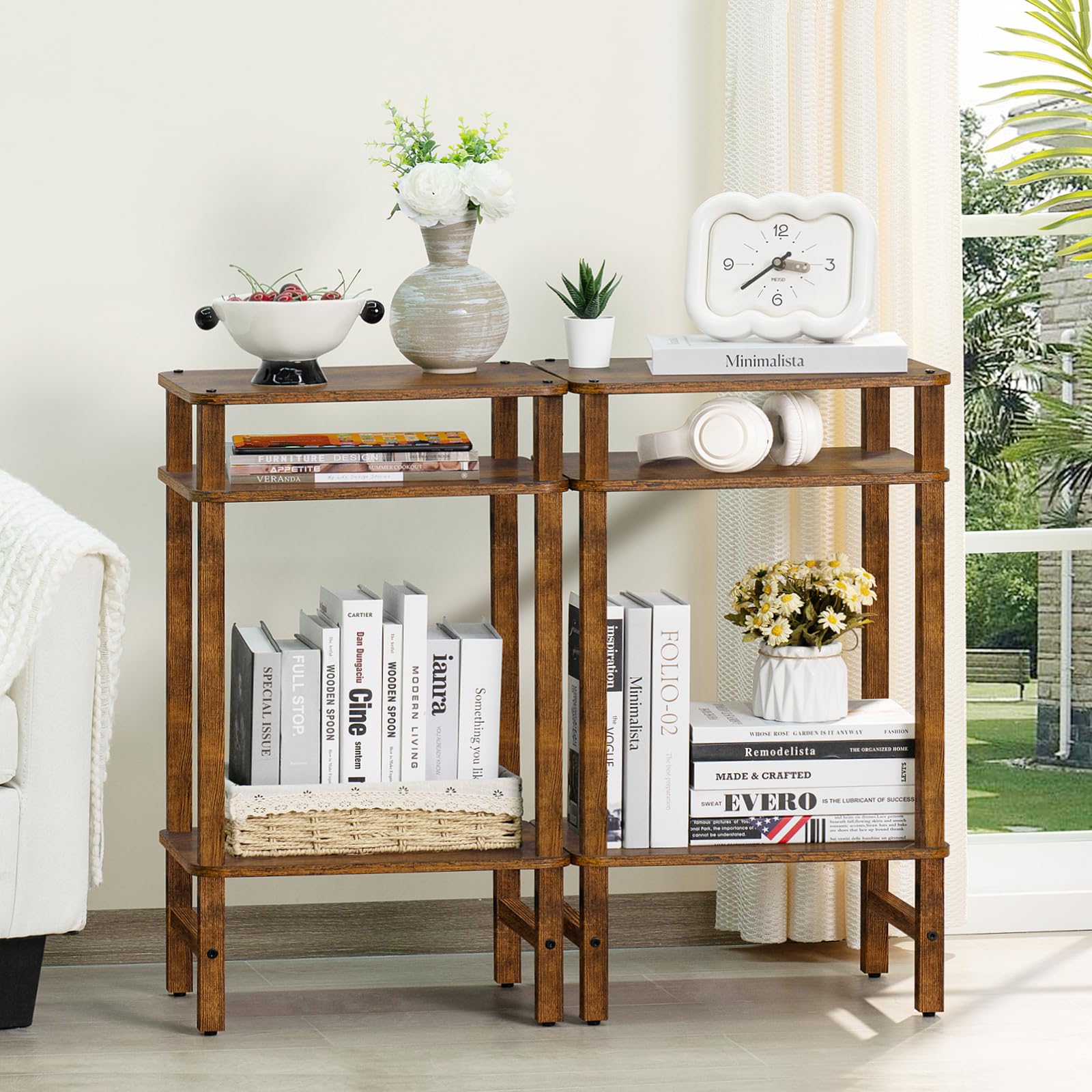 YUFAM table d'appoint comparaison échelle à côté d'un fauteuil montrant encombrement réduit