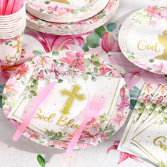 Yungyan assiette dessert gros plan révélant motif croix et lys élégant