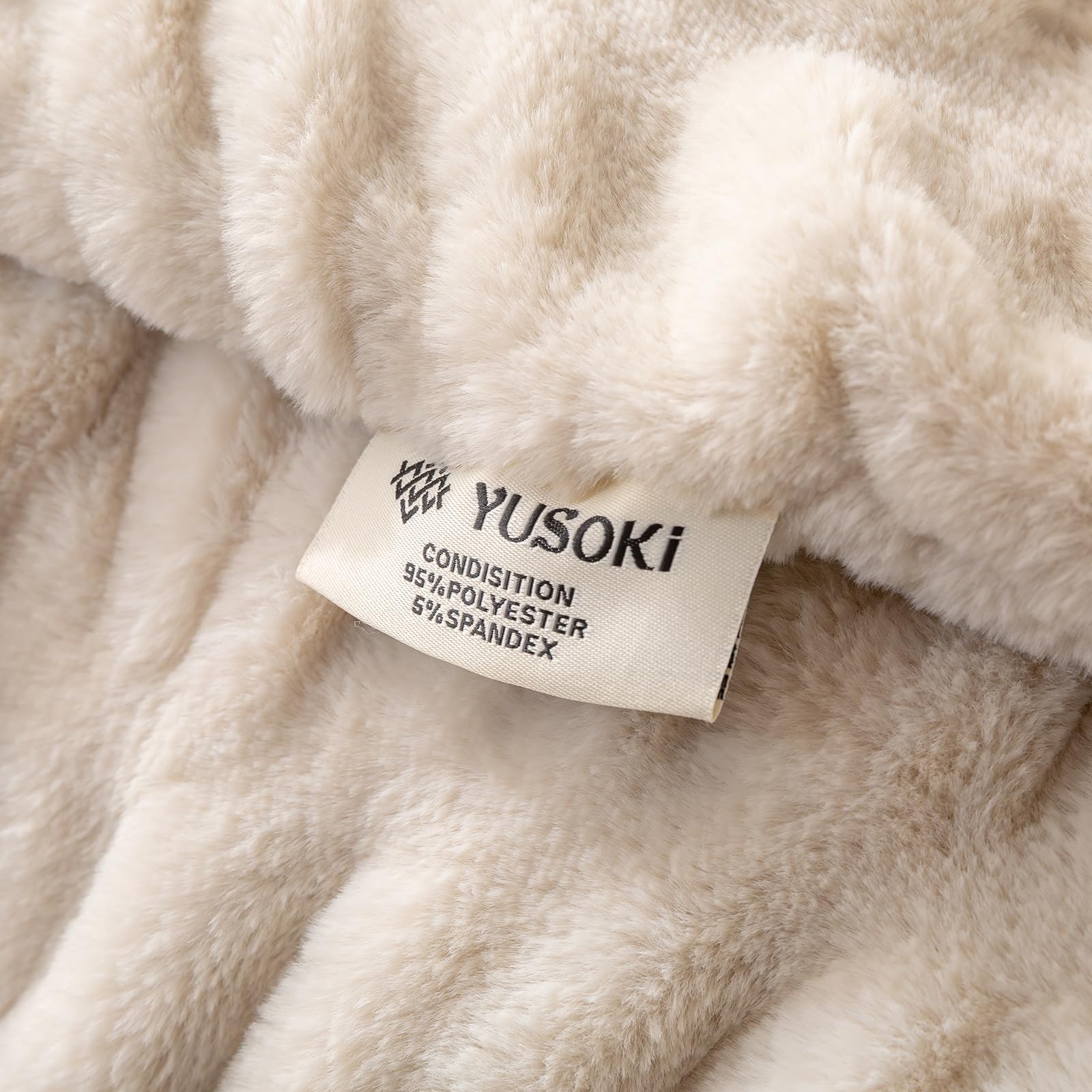 YUSOKI comparaison taille avec livre, montre dimensions 127×152 cm