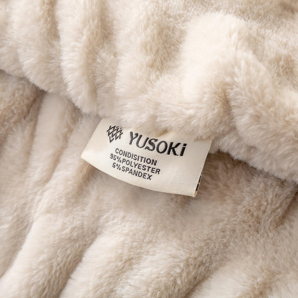 YUSOKI comparaison taille avec livre, montre dimensions 127×152 cm