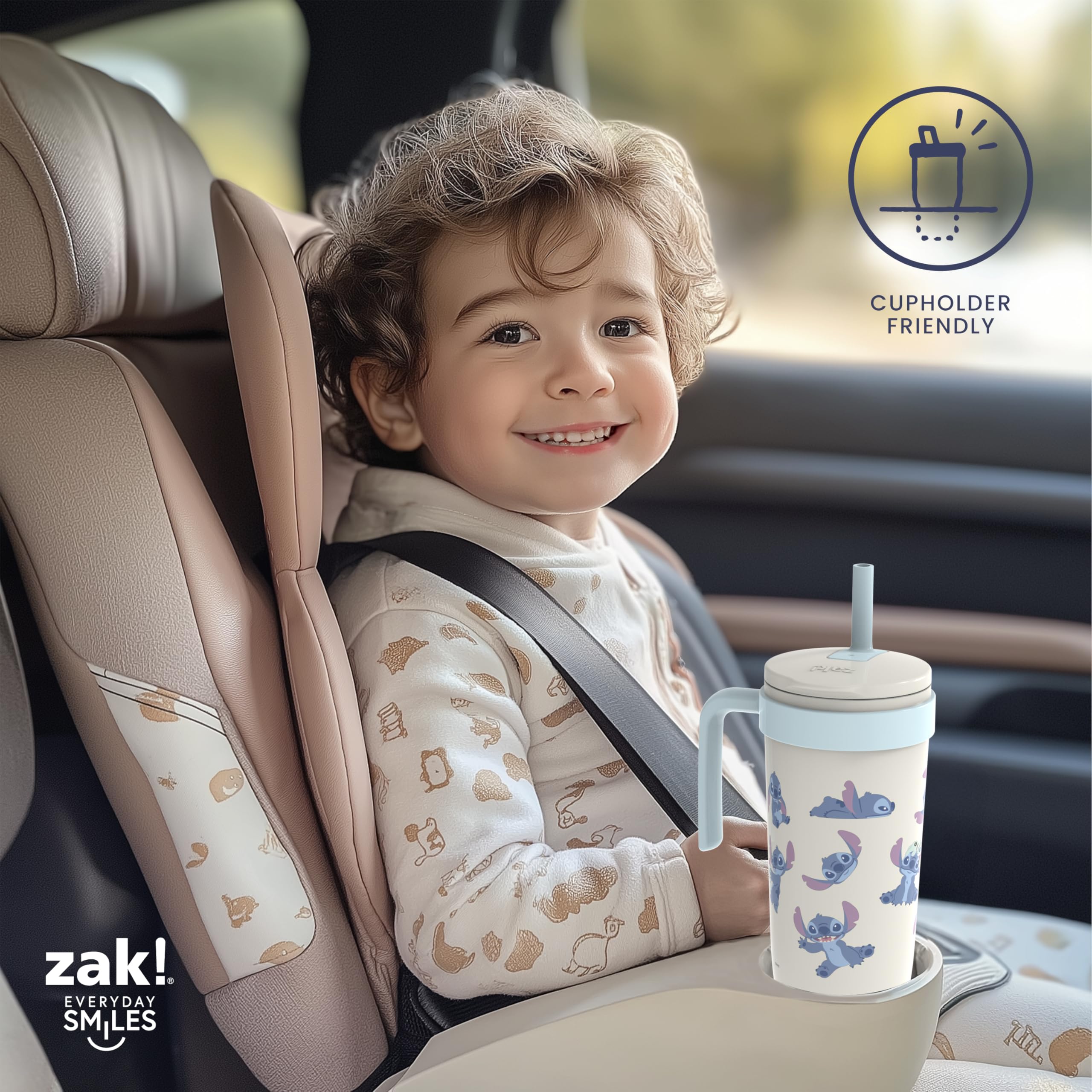zak designs gobelet Stitch installé dans un porte-gobelet de voiture pour trajets