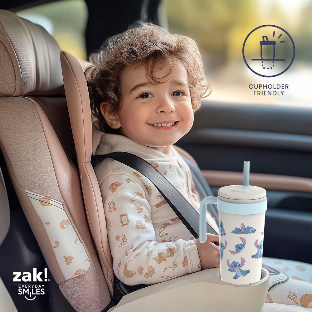 zak designs gobelet Stitch installé dans un porte-gobelet de voiture pour trajets