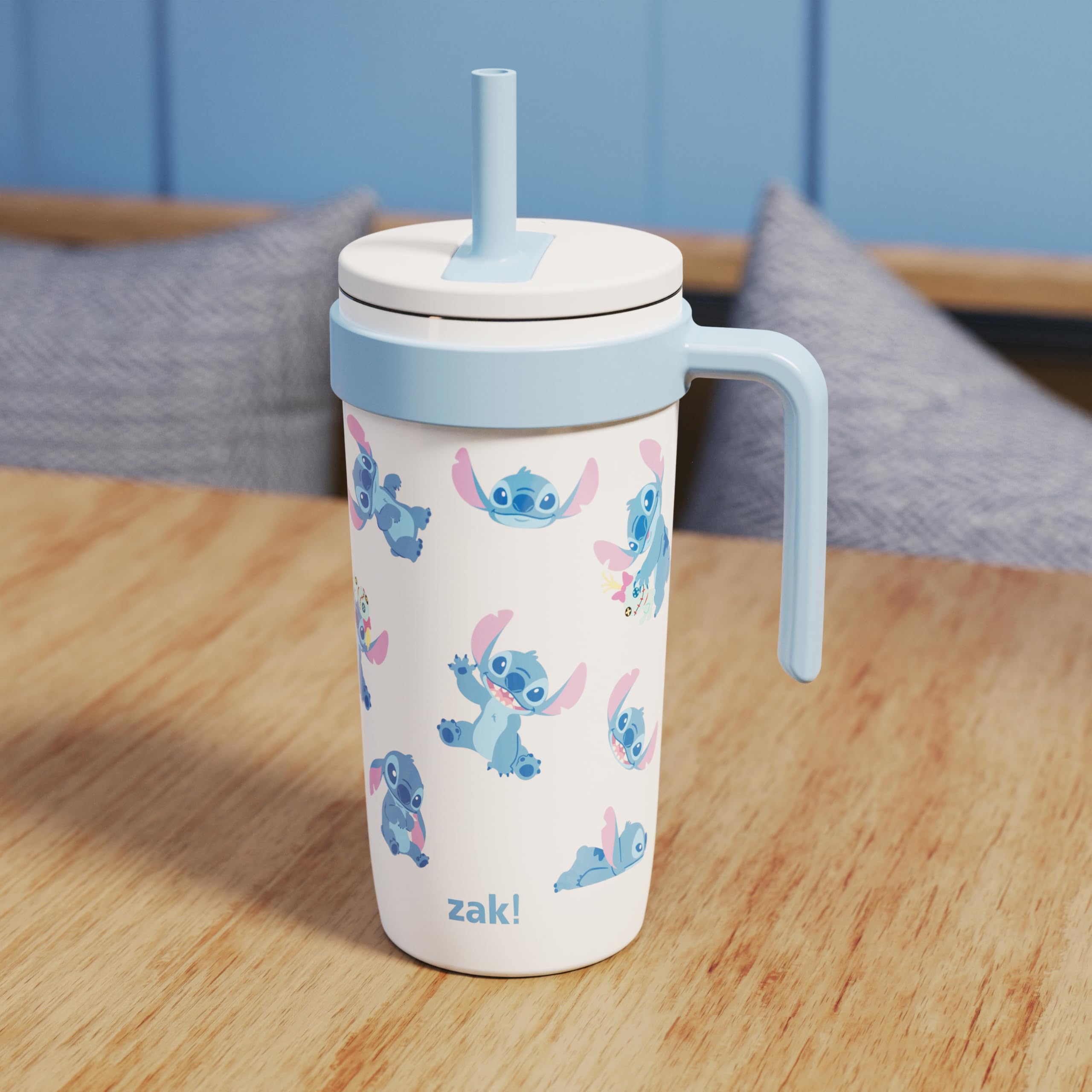 zak designs gros plan sur la paille en silicone avec valve anti-fuite confortable