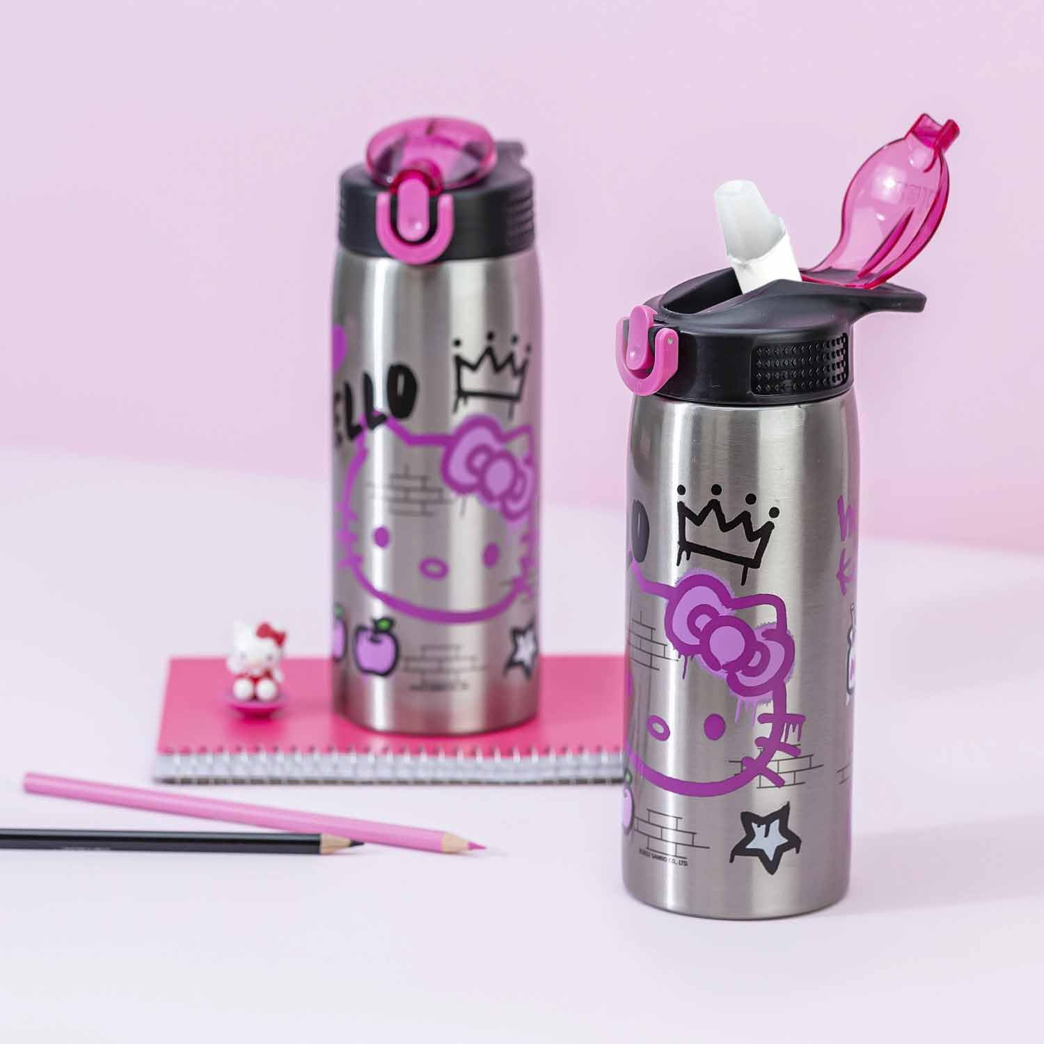 Zak Designs Hello Kitty glissée dans un sac pour déplacement sans souci