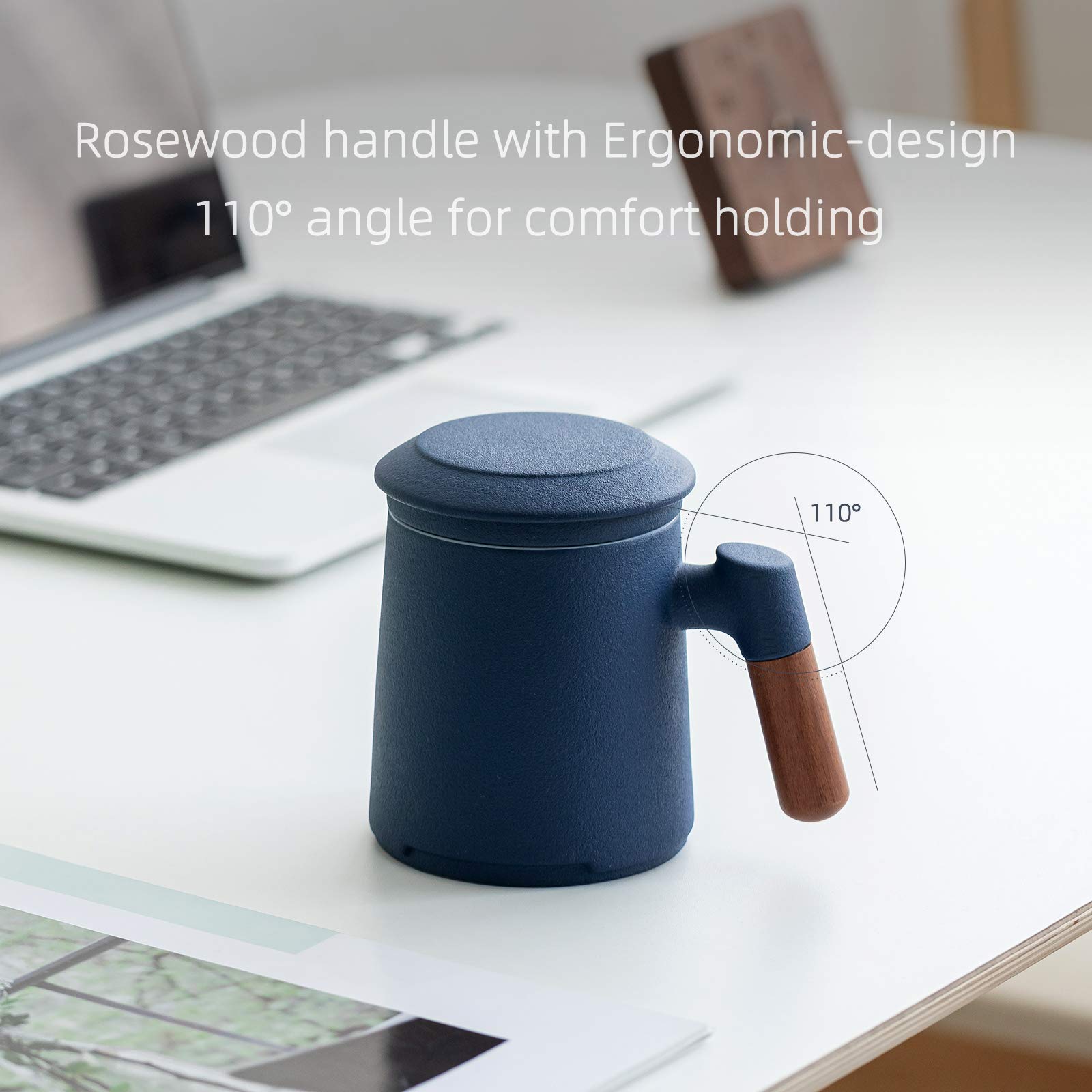 ZENS tasse à côté d'une main pour visualiser capacité et échelle