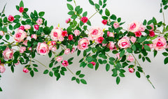 zhixinyue gros plan sur grande rose, détail réaliste et texture soie