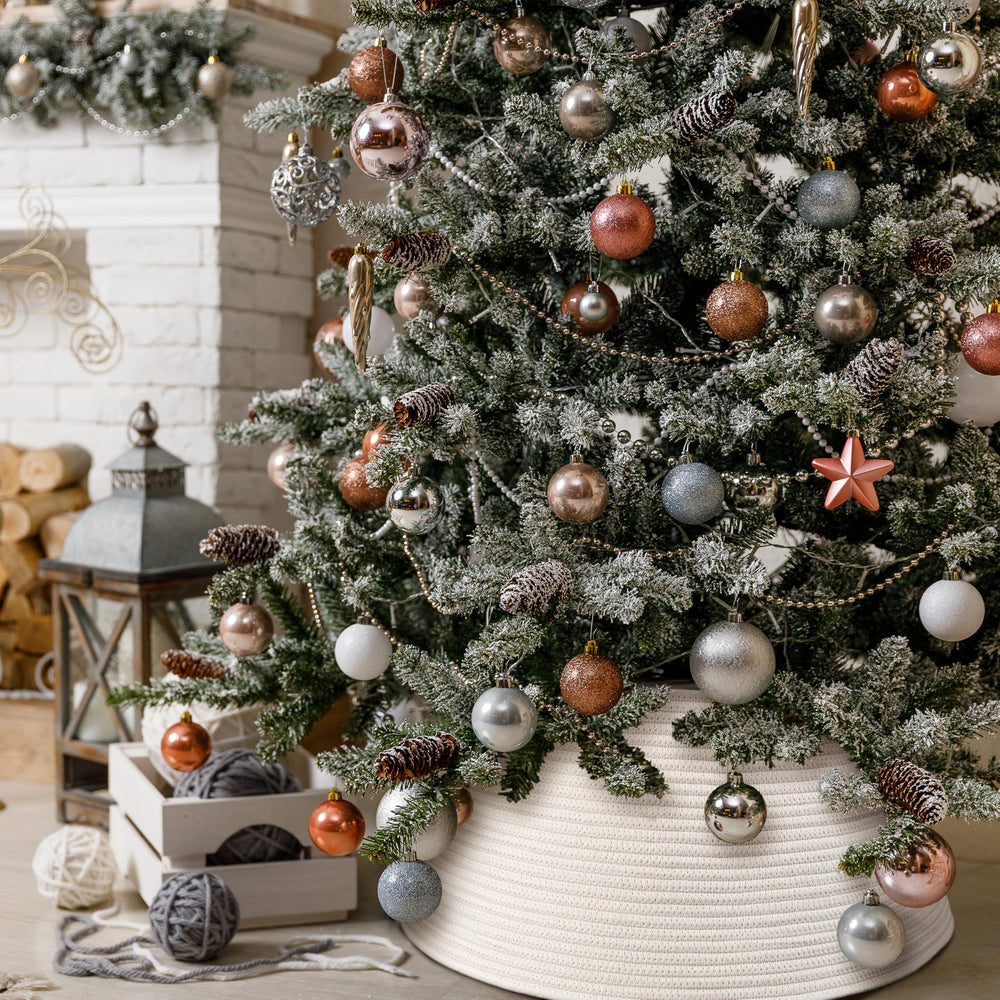 ZICOTO plan rapproché pied du sapin masque le support et protège décorations