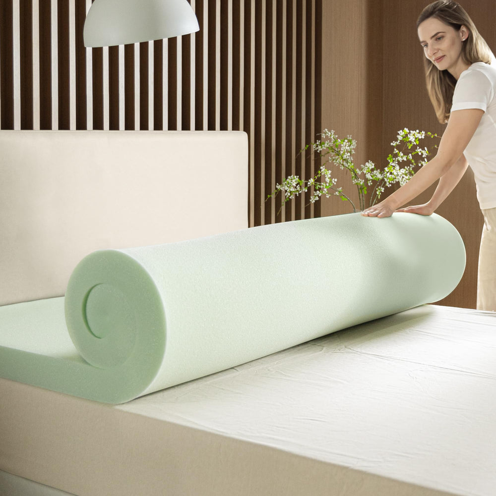 Couple dormant sur un surmatelas Zinus pour confort partagé et soutien