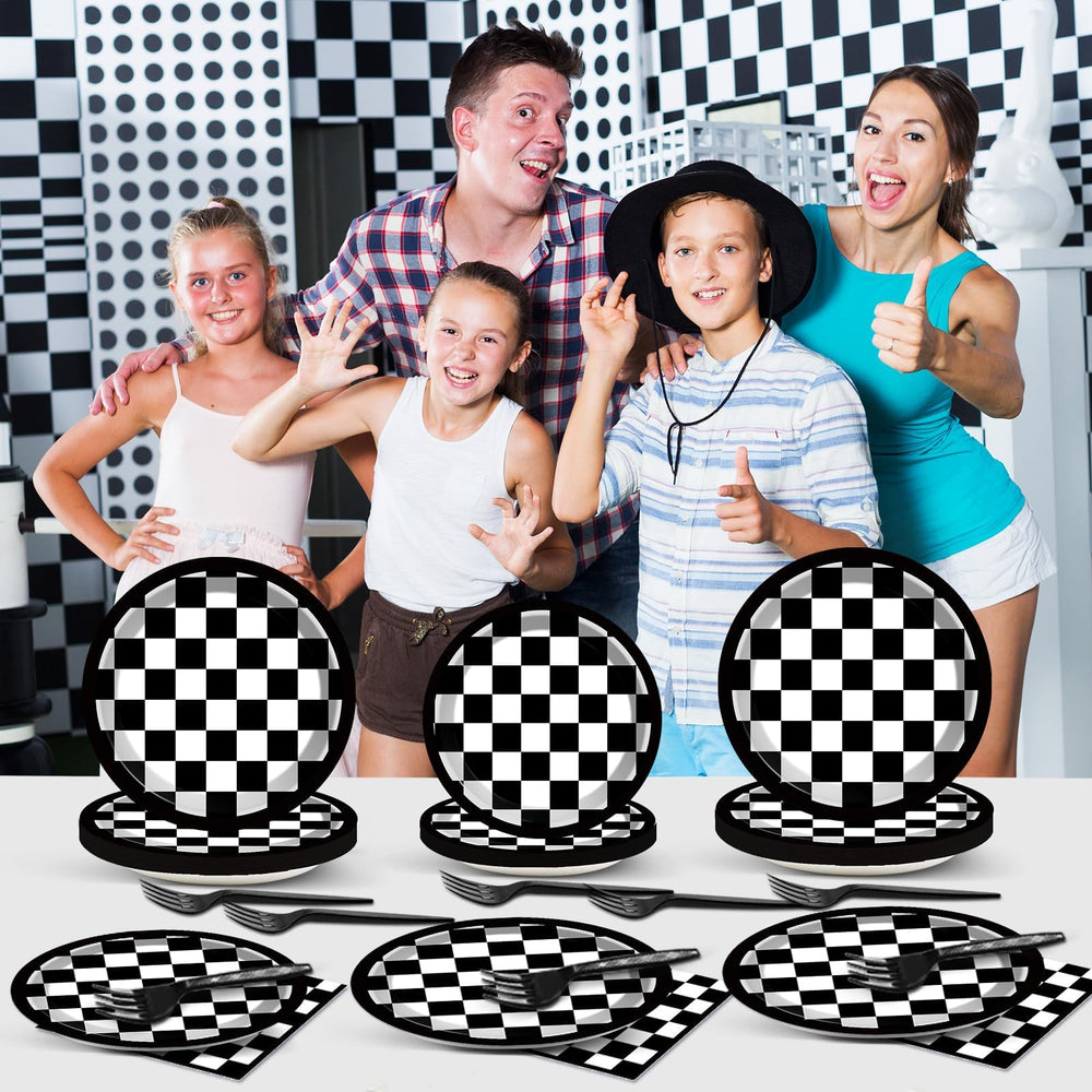 ZOIIWA gros plan motif damier noir et blanc soulignant rendu visuel net