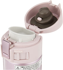 Zojirushi mug en main illustrant transport sûr et verrouillage