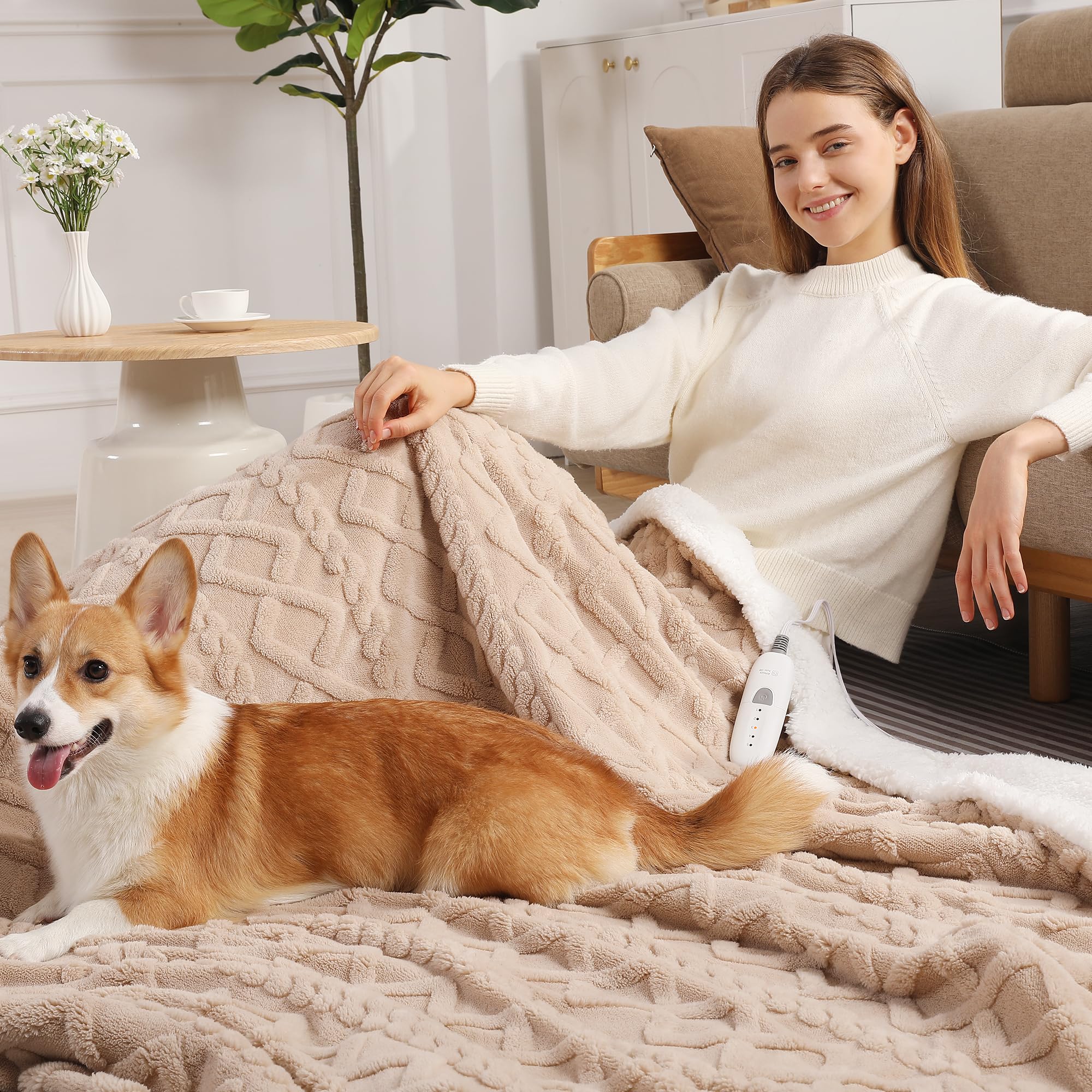 Zorvixia beige sur lit en décor chaleureux pour ambiance cocooning