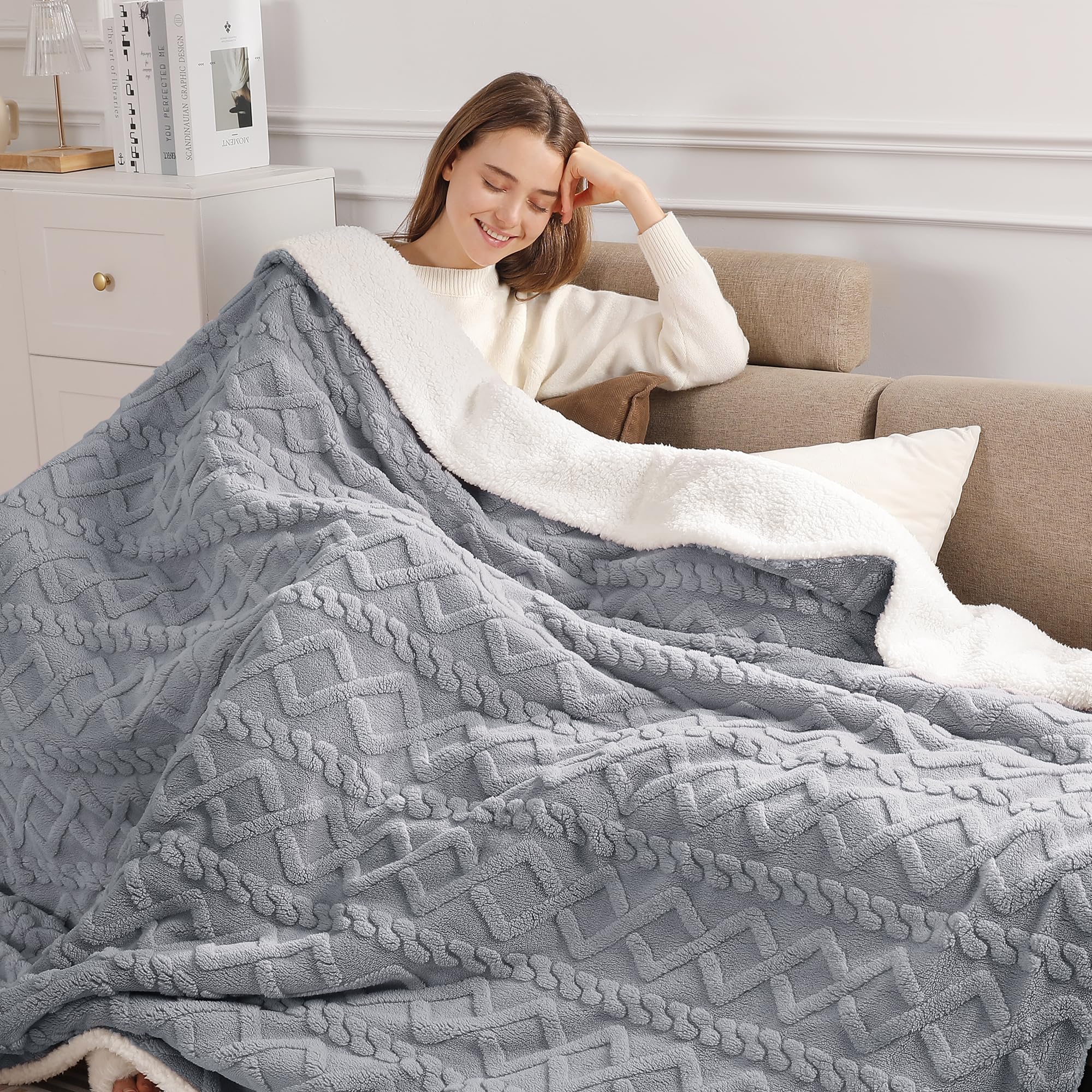Zorvixia couverture pliée face avant montrant le gris foncé et confort immédiat
