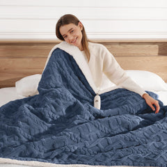 Zorvixia plaid chauffant bleu marine posé sur canapé, chaleur ciblée confortable